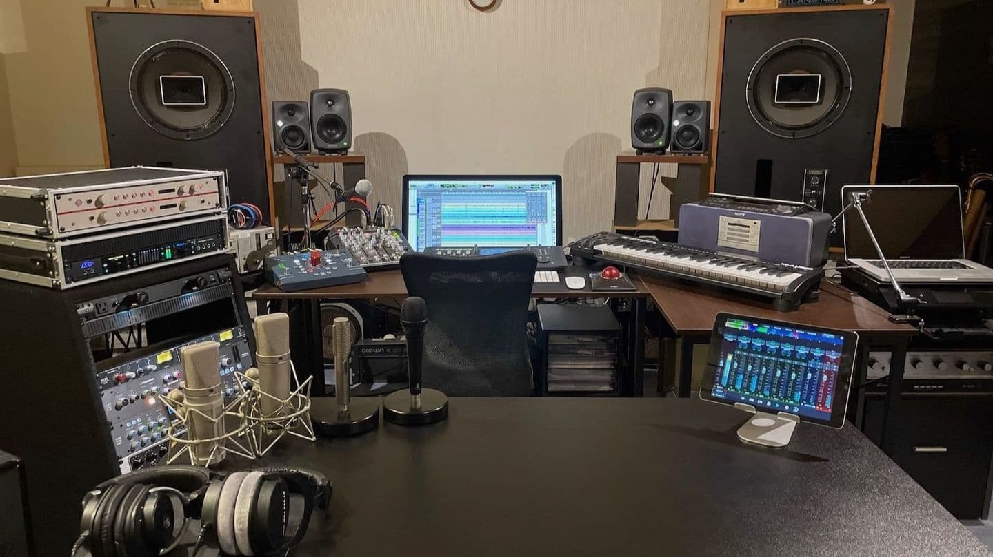 オトノハコスタジオアッシュコントロールルーム画像