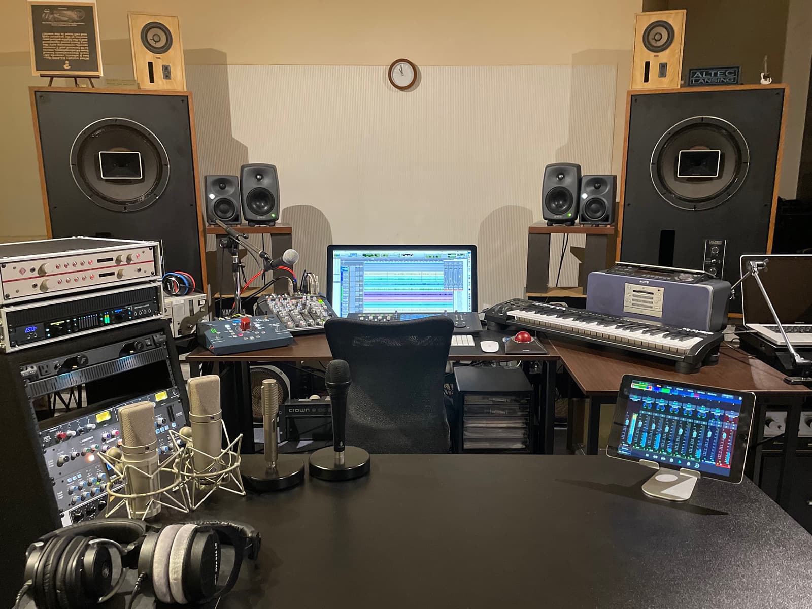 オトノハコスタジオアッシュコントロールルーム画像