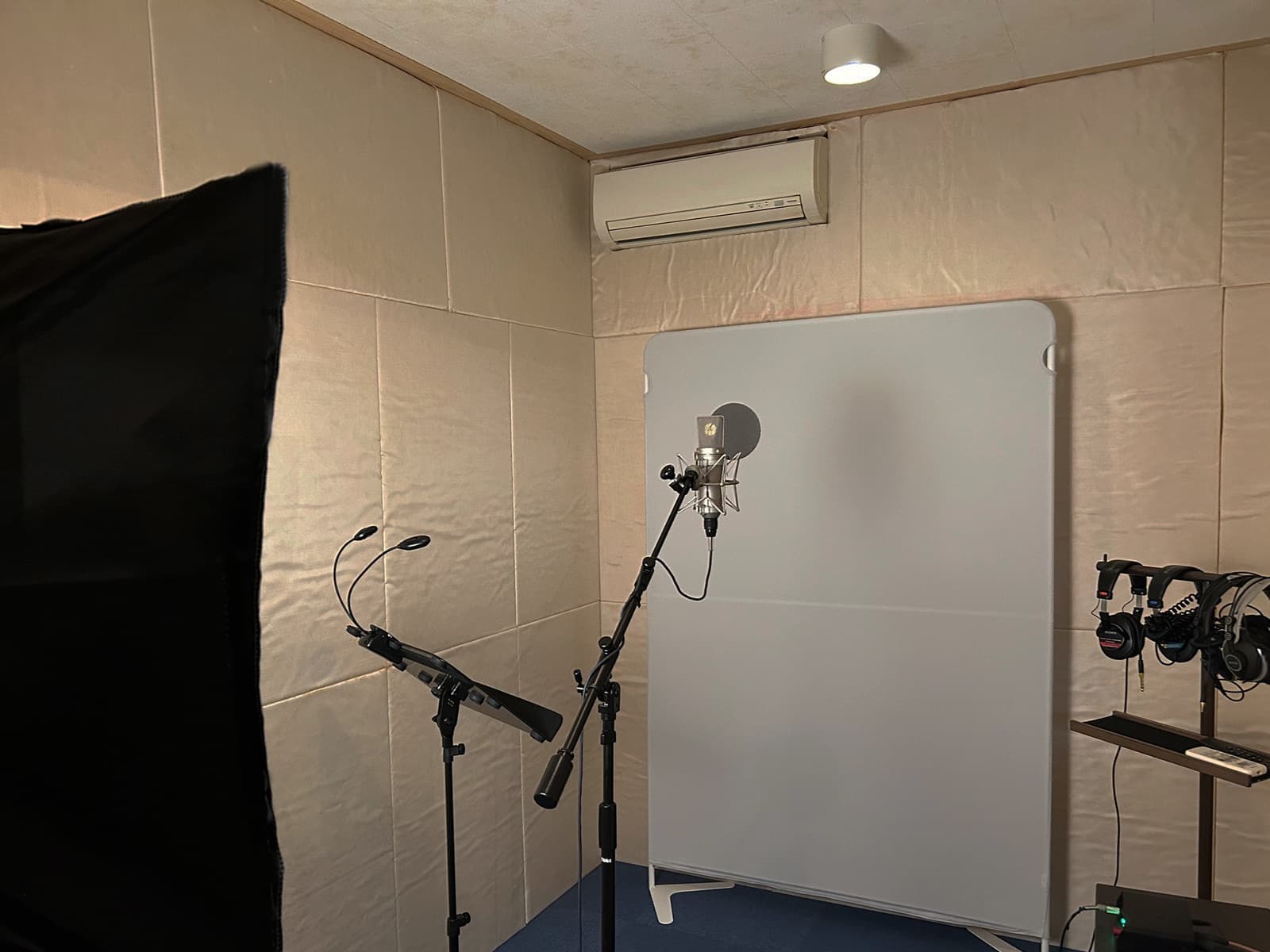ボーカル録音ブース画像