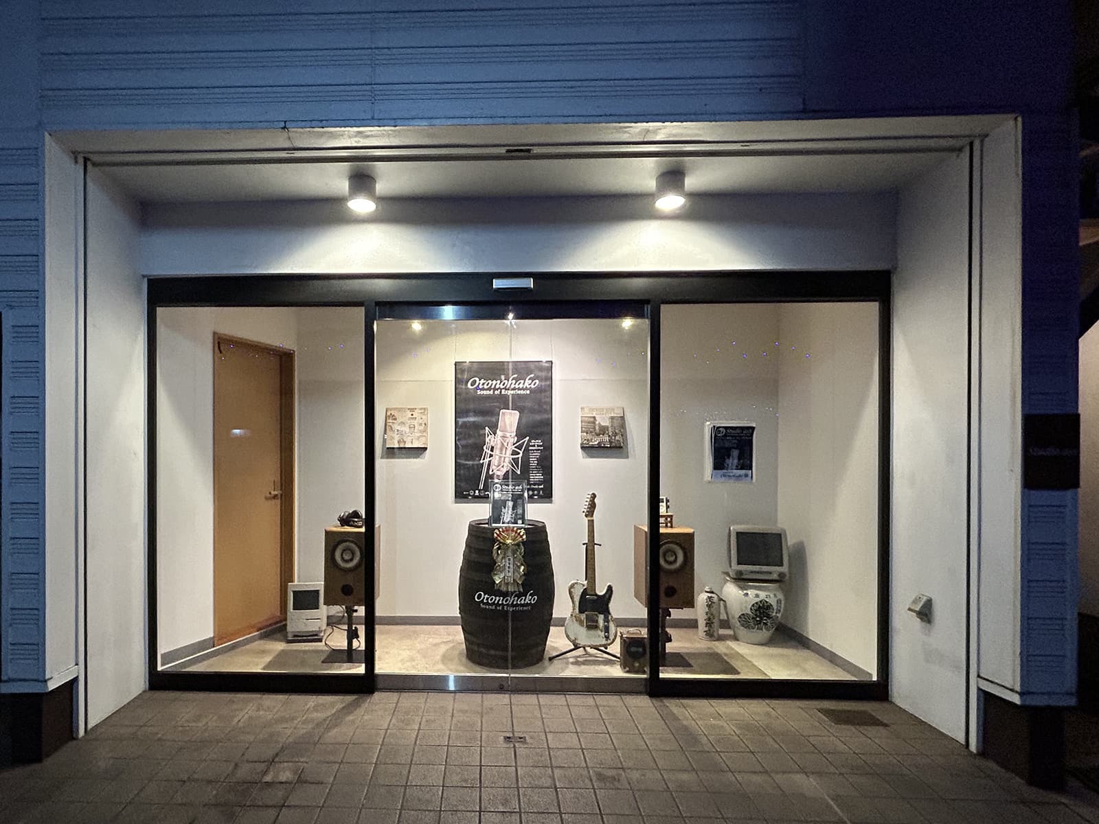 オトノハコスタジオアッシュ正面ショーウインドウ画像