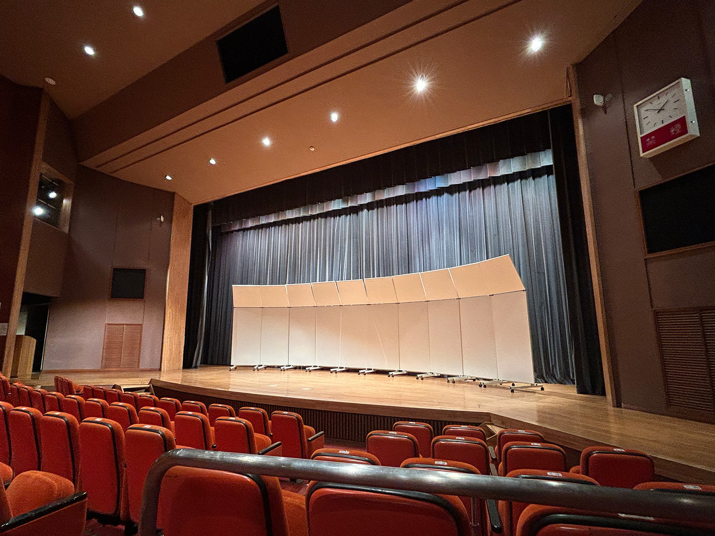 白岡市コミュニティセンター反響板